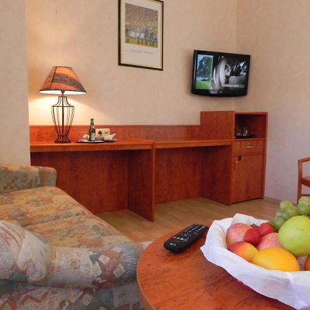 Bahnhof-Hotel Saarlouis Bagian luar foto